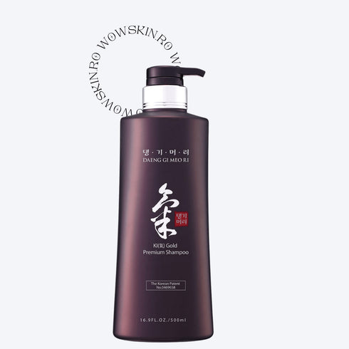 Șamponul premium Daeng Gi Meo Ri Ki Gold, prezentat într-un flacon elegant de 500 ml cu dozator, este un produs emblematic în rândul produselor de îngrijire a părului coreene. Acest șampon nu doar că curăță eficient, dar este îmbogățit cu ingrediente prețioase, inclusiv extracte de plante medicinale orientale, pentru a revitaliza și a hrăni părul de la rădăcină până la vârf. Protejează împotriva căderii părului și ajută la îmbunătățirea sănătății generale a scalpului, conferind părului un aspect lucios